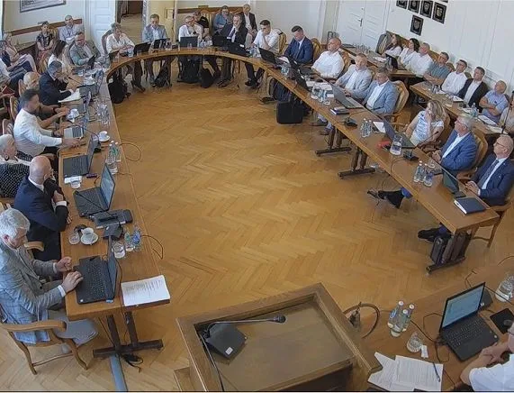 Rada Miasta Krosna nie przyjęła wotum zaufania ani absolutorium dla Prezydenta za 2025 rok