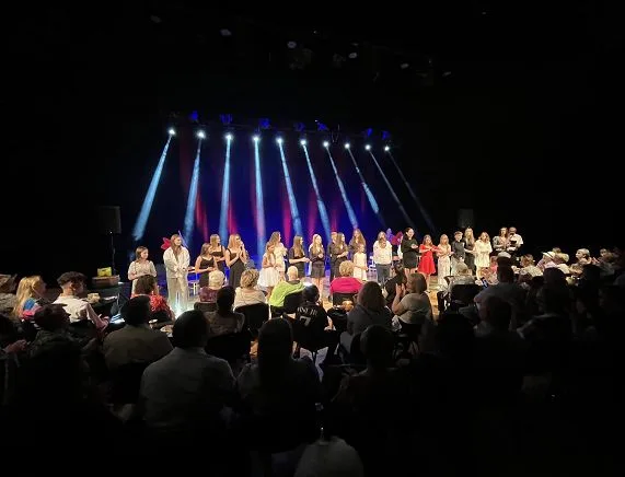 Koncercie charytatywnym „Wieczorek dla Mam… z niespodzianką” dla Janka
