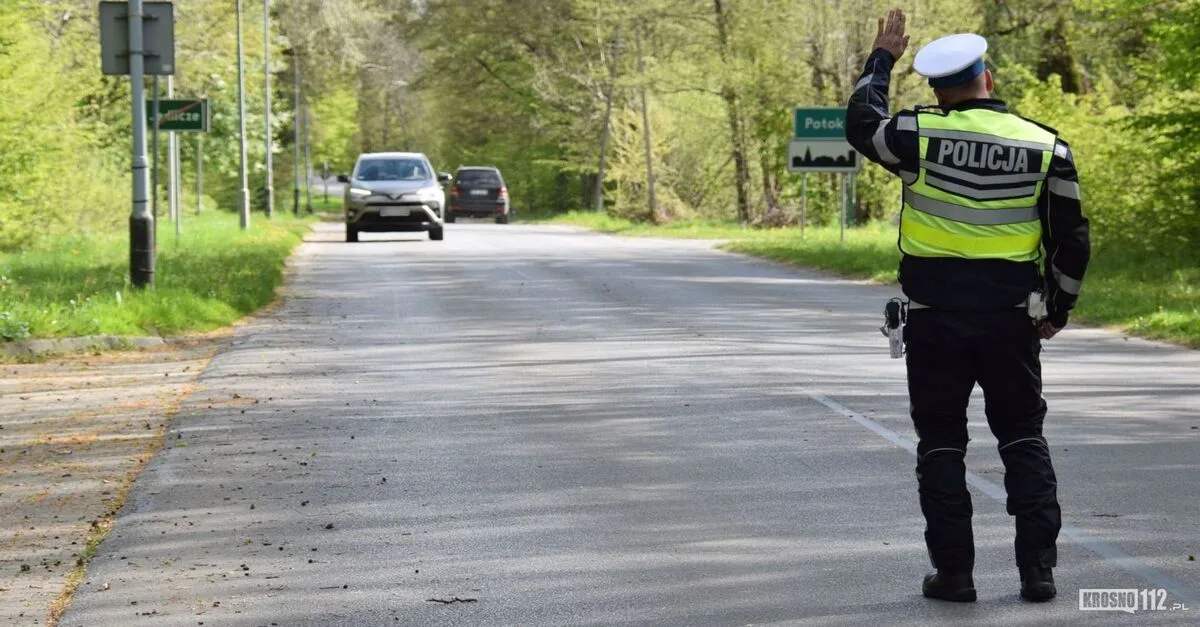Krośnieńscy policjanci przypomnieli o bezpieczeństwie drogowym w akcji „Zmieścimy się wszyscy”