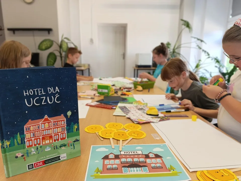 Dyskusyjny Klub Książki omawia "Hotel dla uczuć"