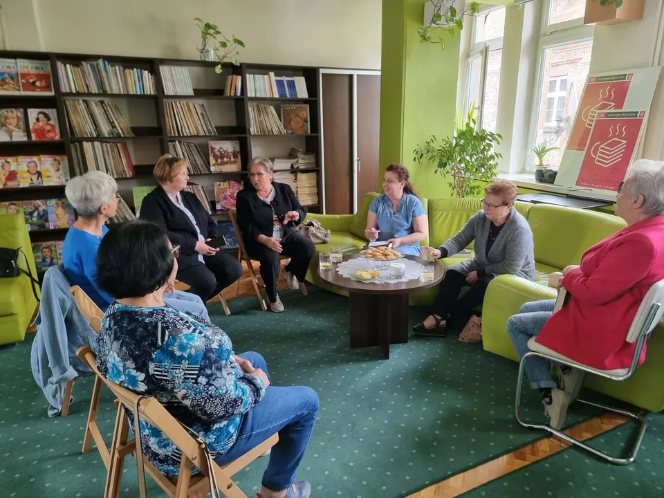 Dyskusyjny Klub Książki: Spotkanie o "Konturach"