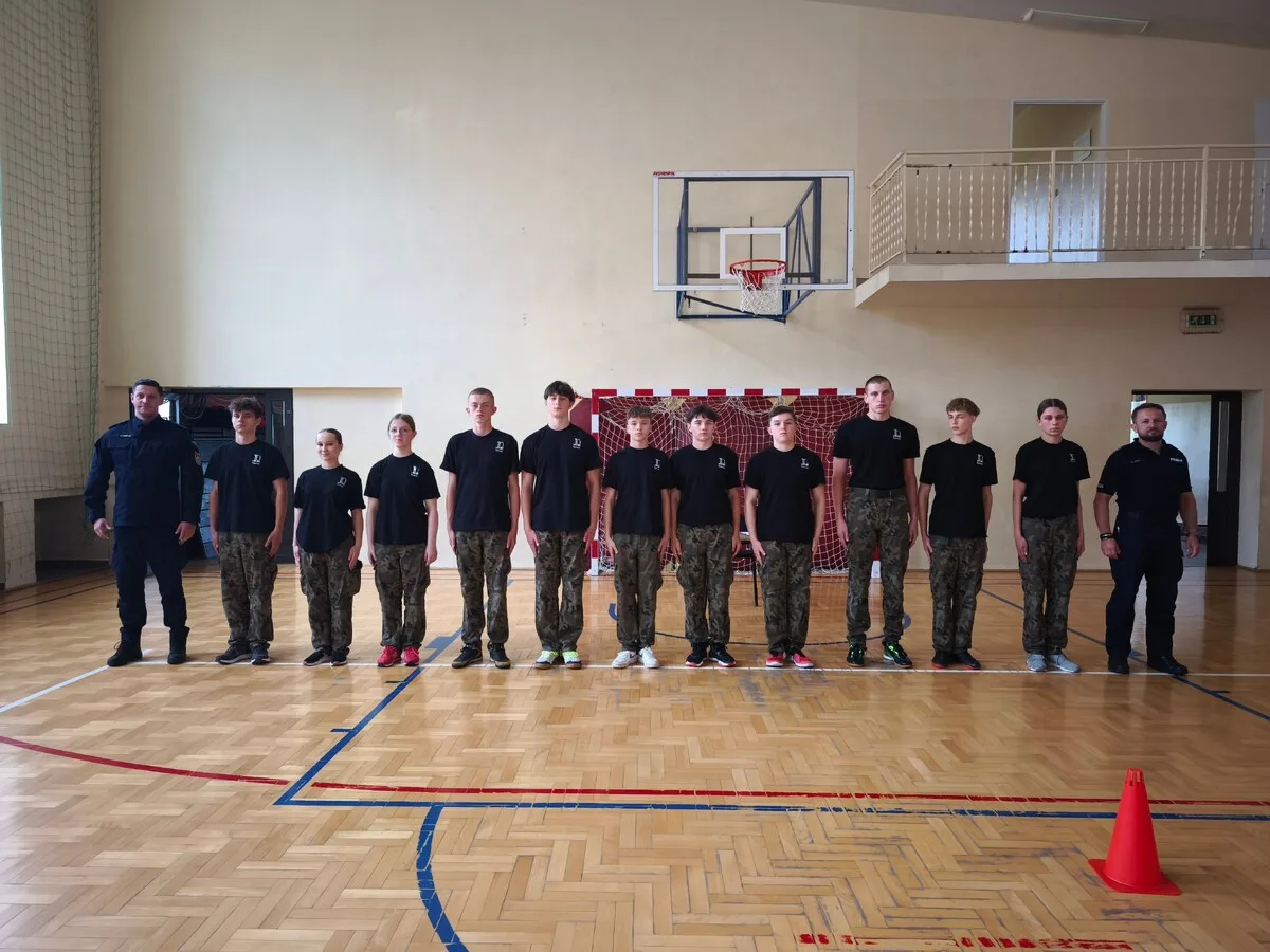 Test sprawności fizycznej dla uczniów klasy mundurowej w Rymanowie